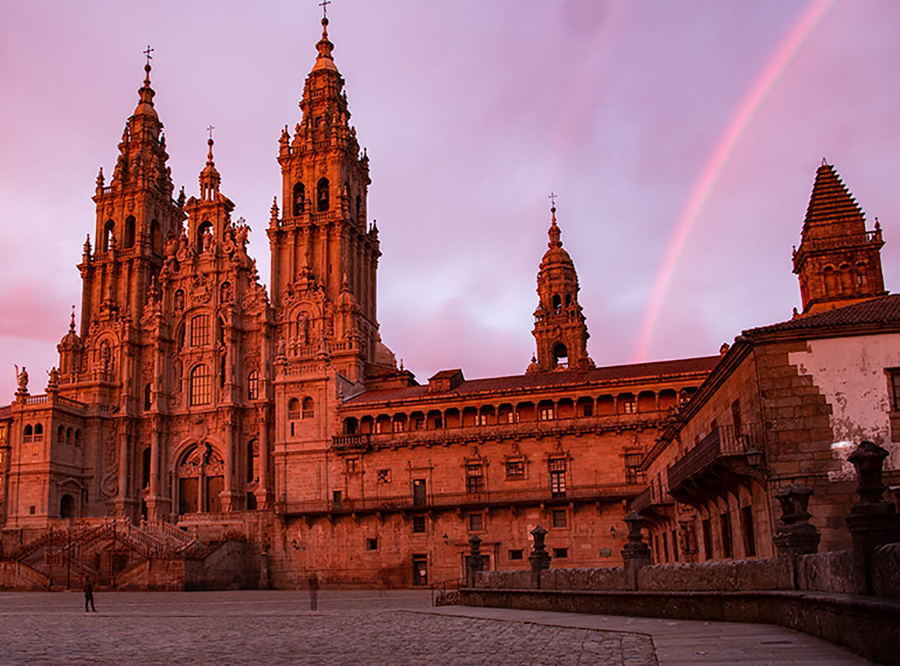 Ein Regenbogen über der Kathedrale