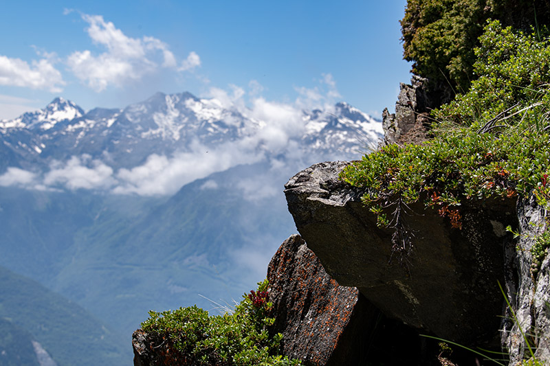 Packender Ausblick am Steilhang in den Pyrenäen