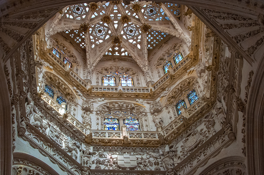 Die Kathedrale von Burgos mit der großen Kuppel ist berühmt