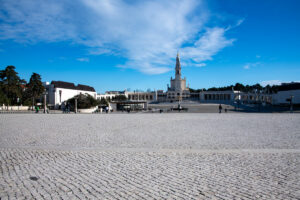 Fatima Platz vor der Kirche